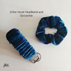 2/set Green Velvet Wristlet Scrunchie and Scrunchie Set